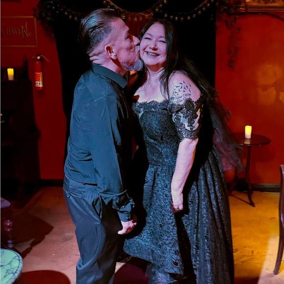 Live listing - Picture 3 of 4